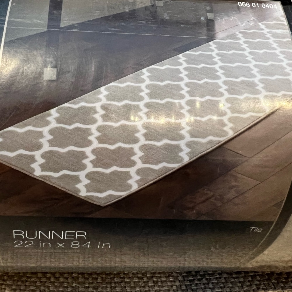 NWT Threshold Maple Fretworks Moroccan Print Runner!